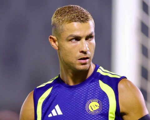 Ronaldo tóc vàng bảnh bao cực cháy tuổi 41: Lộ body vạm vỡ, bắp tay “dây điện” sẵn sàng săn mốc 1.000 bàn thắng