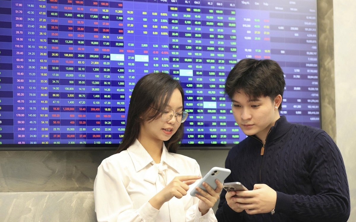 Chứng khoán phái sinh ngày 19/8: Hợp đồng tháng 9 hút dòng tiền trước phiên đáo hạn