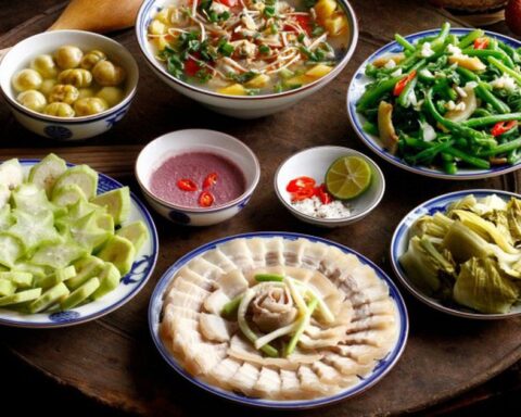 Đột quỵ ngày càng trẻ hóa: Không chỉ ăn mặn, 2 loại rau quen thuộc này cũng nên hạn chế