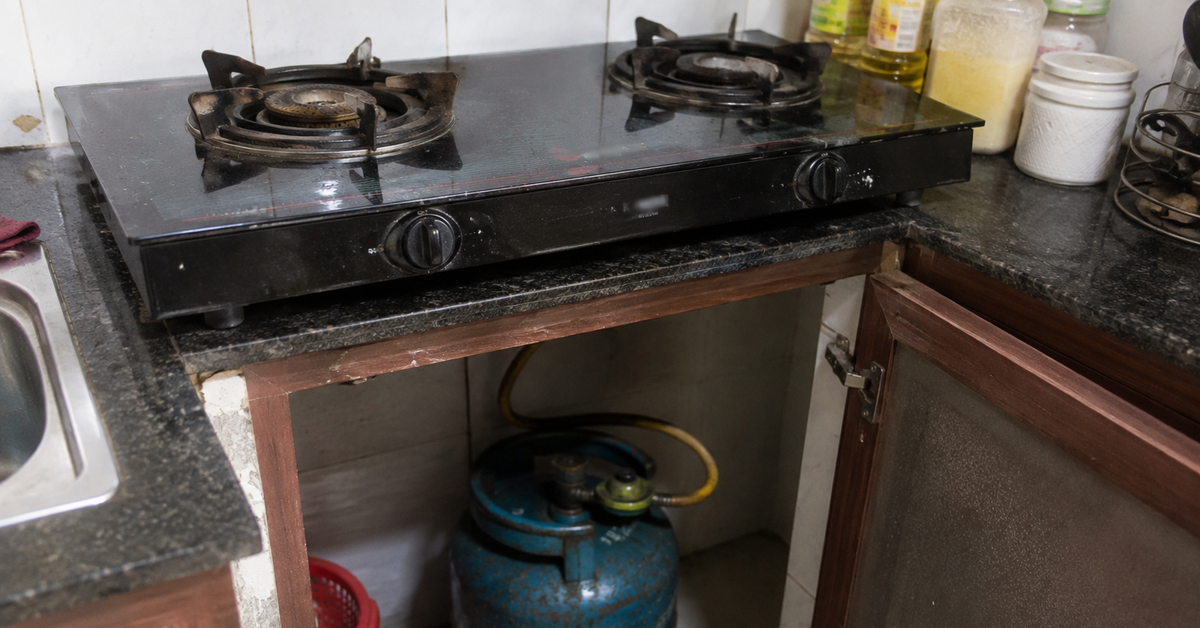 Ngửi thấy mùi gas trong bếp nên làm gì đầu tiên?