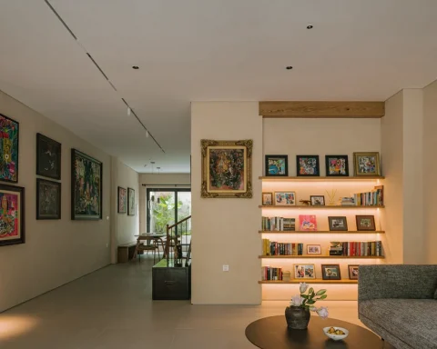 Cải tạo nhà liền kề hơn 20 năm tuổi dành không gian cho hội họa