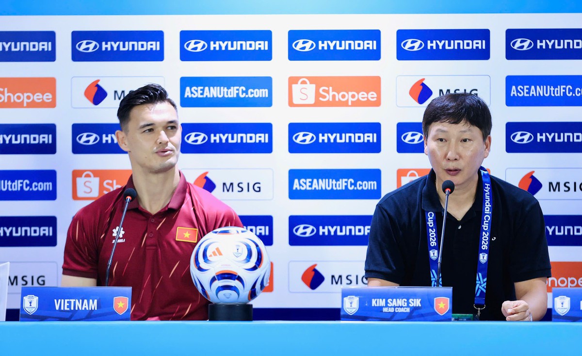 HLV Kim Sang Sik: “Nếu Ronaldo hay Messi sút hôm nay, Lê Giang Patrik cũng cản được”