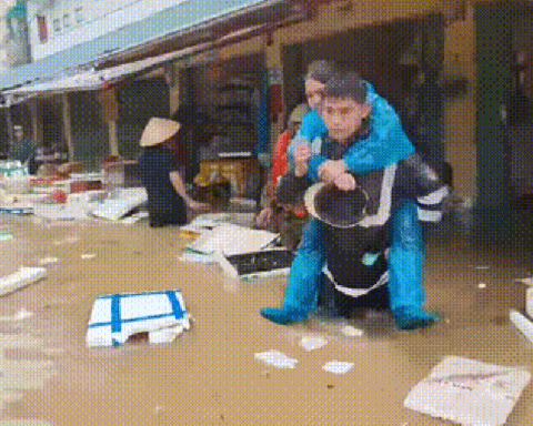 Lũ vượt báo động 3, cảnh báo ngập lụt diện rộng ở miền Bắc
