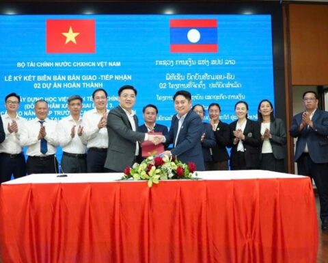 Bộ Tài chính bàn giao các dự án hợp tác đầu tư xây dựng cơ sở đào tạo ngành Tài chính tại Lào