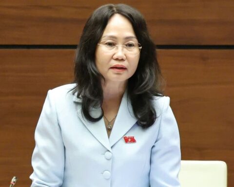 Bộ trưởng VH-TT&DL giải trình việc dời di tích làm đường nối sân bay Gia Bình