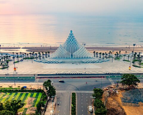 Việt Nam có tòa tháp 143 trụ bê tông, trị giá 155 tỷ đồng, được Sun Group thi công thần tốc chỉ trong 75 ngày