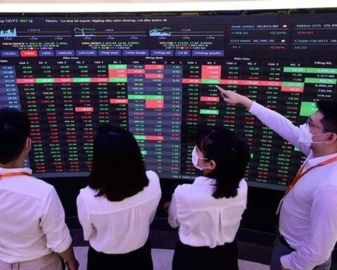 Nhóm chứng khoán đứng trước cơ hội “tái định giá”, CTCK gọi tên cổ phiếu đáng chú ý