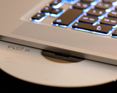 Cả thế giới cảm thấy “như bị lừa”: Một loạt đĩa CD, DVD tốn tiền mua về bắt đầu hỏng hàng loạt, mất sạch dữ liệu
