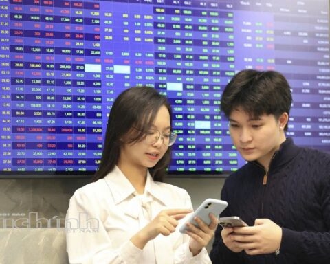 Chứng khoán ngày 21/8: VN-Index tăng gần 34 điểm, nhóm chứng khoán dẫn sóng