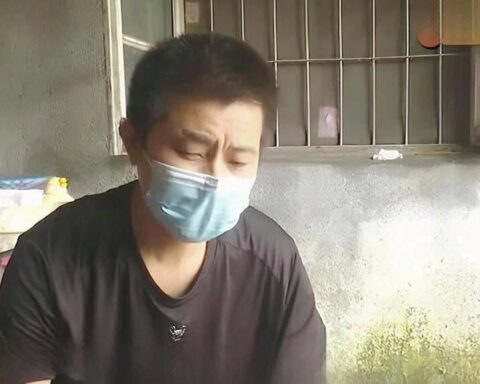 Một chủ cửa hàng kinh doanh đã chủ động đến cơ quan khai báo giao dịch chuyển khoản, công an lập tức vào cuộc điều tra