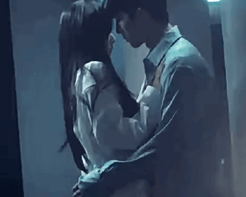 Cặp đôi 1 phút hôn 13 lần bùng nổ MXH: Hôn như chưa bao giờ được hôn, không dám xem nơi đông người