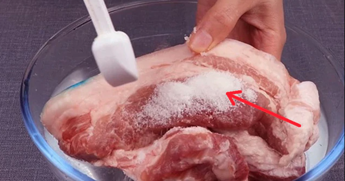 Rã đông thịt đừng chỉ ngâm trong nước, thêm 1 thìa này vào, đảm bảo thịt nhanh mềm mà vẫn tươi ngon, không mất dinh dưỡng