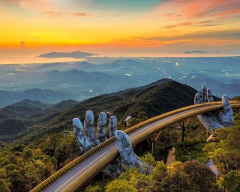 Việt Nam sở hữu cây cầu đặc biệt không bắc qua dòng sông nào, tọa lạc trên đỉnh núi cao, lọt top những cây cầu đẹp nhất thế giới