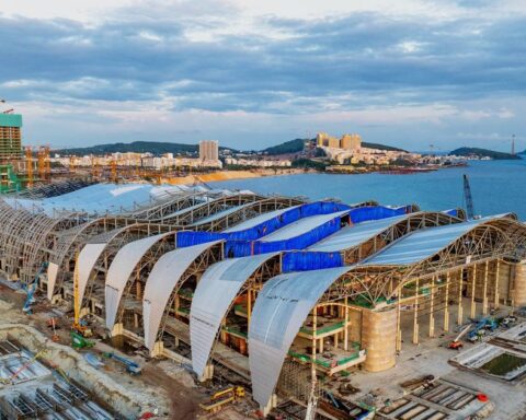 Tin được không: Việt Nam sắp có phòng họp rộng gấp rưỡi mặt sân Mỹ Đình, không có cột nào nhưng vẫn chống đỡ mái thép 12.000 tấn