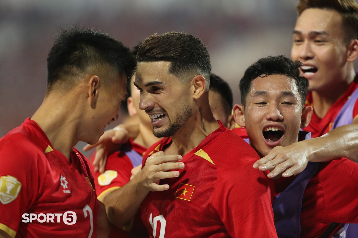 Kịch bản chung kết điên rồ: Kết quả hoà 2-2 nhưng cả 4 bàn thắng đều có dấu chân cầu thủ Thái Lan, Việt Nam được “biếu” 2 bàn