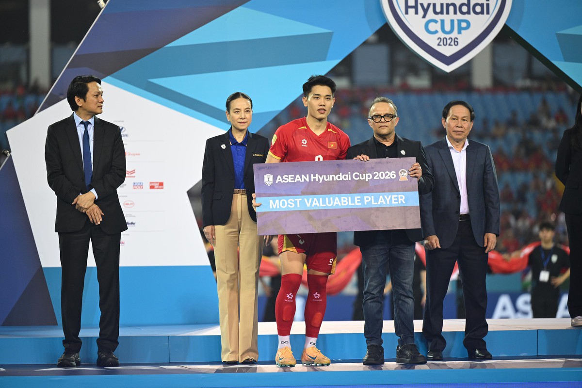 ĐT Việt Nam thâu tóm danh hiệu cá nhân ASEAN Cup: Đình Bắc giành cú đúp giải thưởng, Lê Giang Patrik là thủ môn xuất sắc