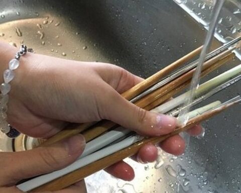 5 loại đũa nếu có trong nhà phải vứt bỏ ngay: Còn dùng là còn tự “đầu độc”
