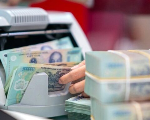 Hôm nay, nhiều người vội đi gửi tiết kiệm sau khi đội tuyển Việt Nam thắng Thái Lan
