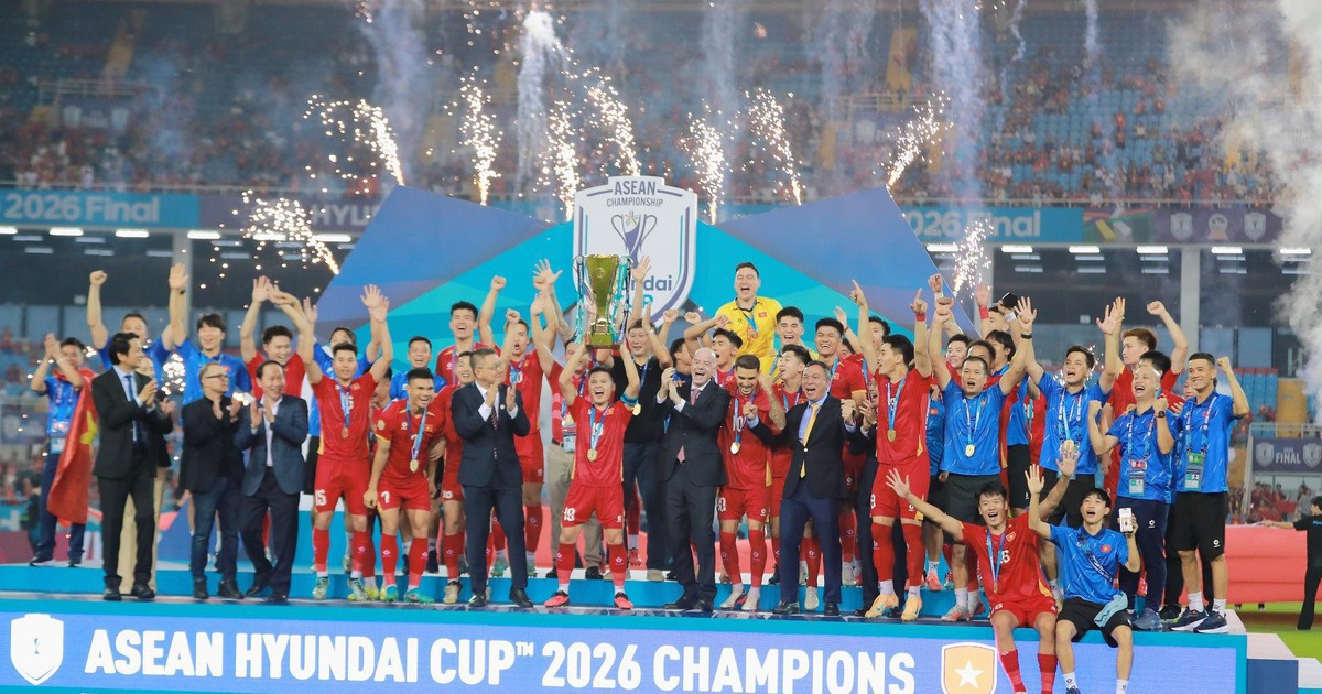 Chủ tịch FIFA bất ngờ trước sân vận động 60.000 chỗ đang được Vingroup xây dựng tại Hưng Yên