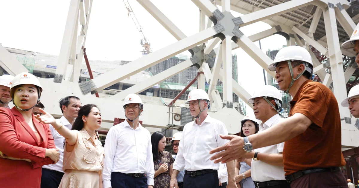 Chủ tịch FIFA thăm sân vận động 60.000 chỗ ngồi của PVF