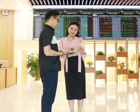 Nâng chuẩn người hành nghề chứng khoán, củng cố niềm tin nhà đầu tư