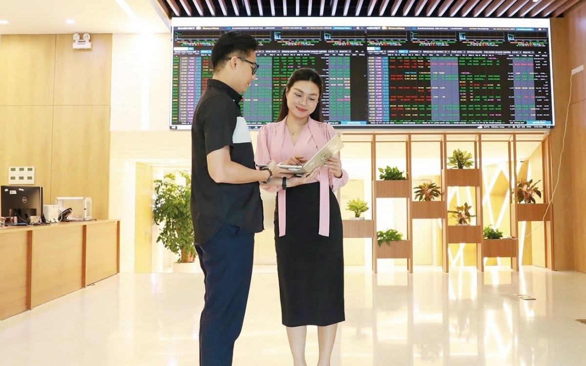 Nâng chuẩn người hành nghề chứng khoán, củng cố niềm tin nhà đầu tư