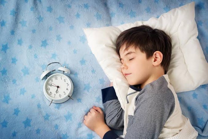 Ngủ trước 23h có giúp trẻ tăng chiều cao?