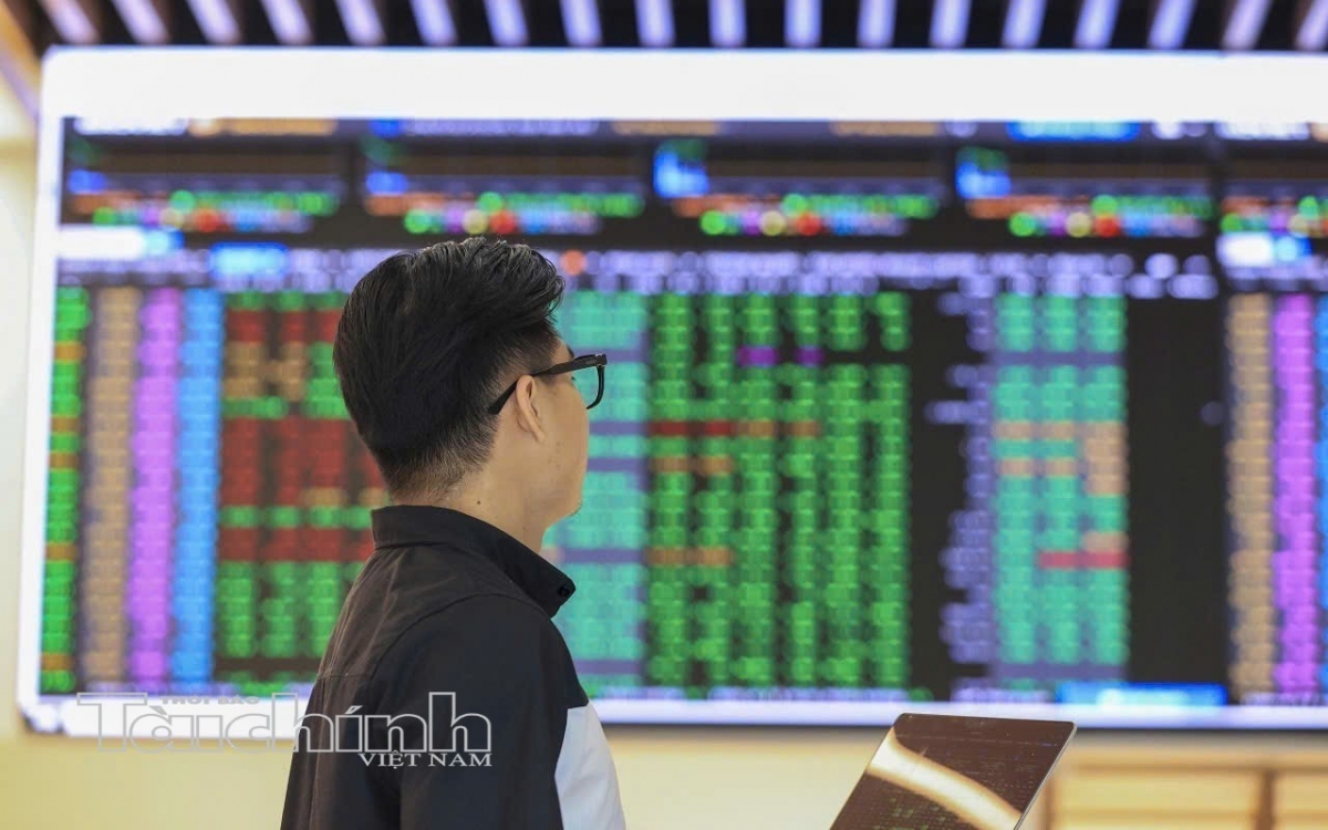 Chứng khoán ngày 26/8: VN-Index tăng điểm mạnh, chinh phục mốc 1.800 điểm