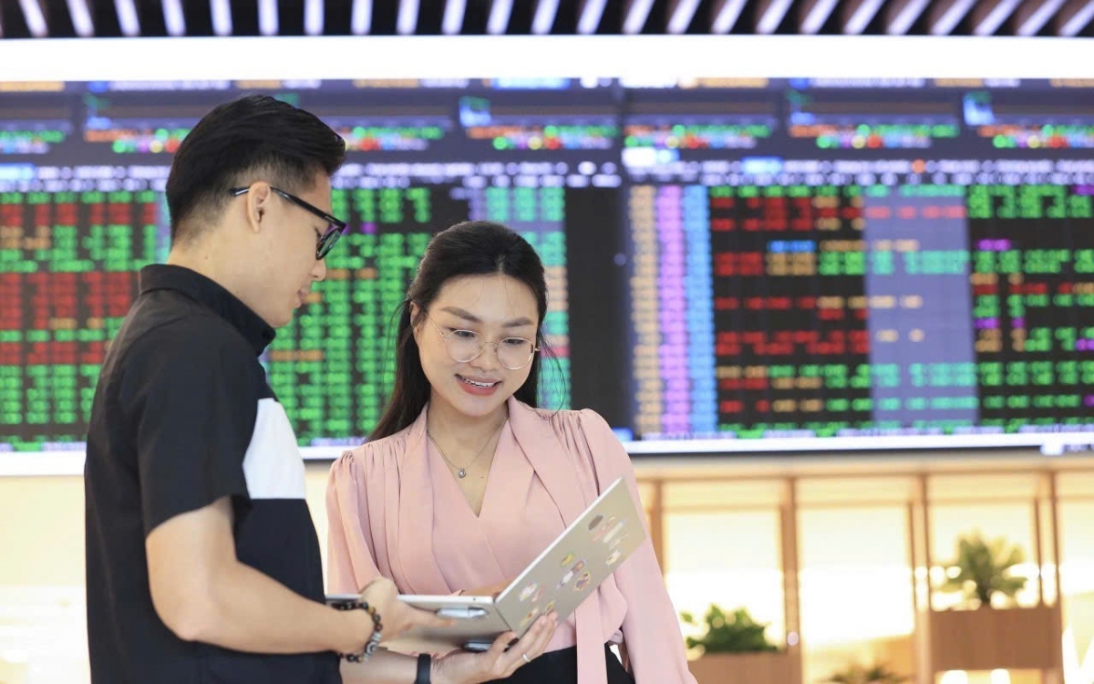Chứng khoán phái sinh ngày 26/8: VN30-Index vượt vùng cản mạnh, chênh lệch dương trở lại