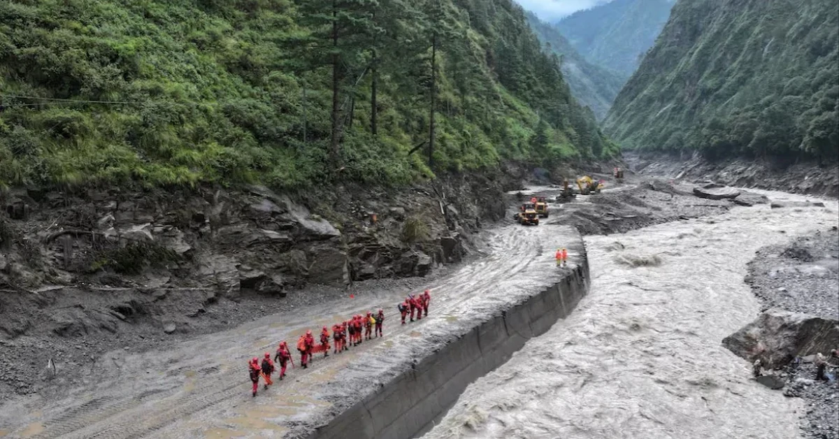 Nepal từ chối các đội cứu hộ nước ngoài sau thảm họa “sóng thần trên cạn”