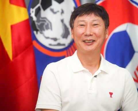 HLV Kim Sang-sik: Vợ khuyên ở hẳn Việt Nam, nhưng giá nhà cao quá không mua được