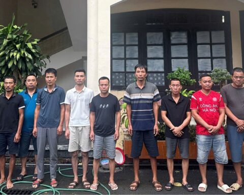 Công an kiểm tra phòng ăn của 1 công ty lúc 16h20, 13 tài xế lần lượt bị khởi tố