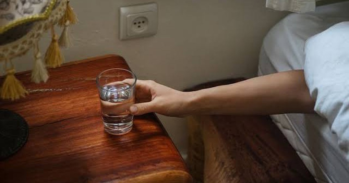 Lời khuyên cho những người hay uống nước đêm