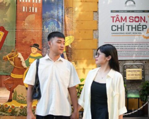 Bức tranh dài 7 mét, hơn 120 tác phẩm và những họa sĩ từ lớp 3 đến ngoài 60: Văn Miếu có gì dịp 2/9?