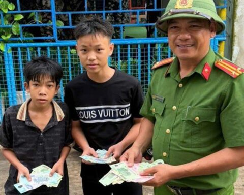 Công an xác minh loạt tờ tiền mệnh giá 20.000 – 500.000 đồng nằm rải rác trên đường: Một công dân sinh năm 1980 lập tức đến trình báo
