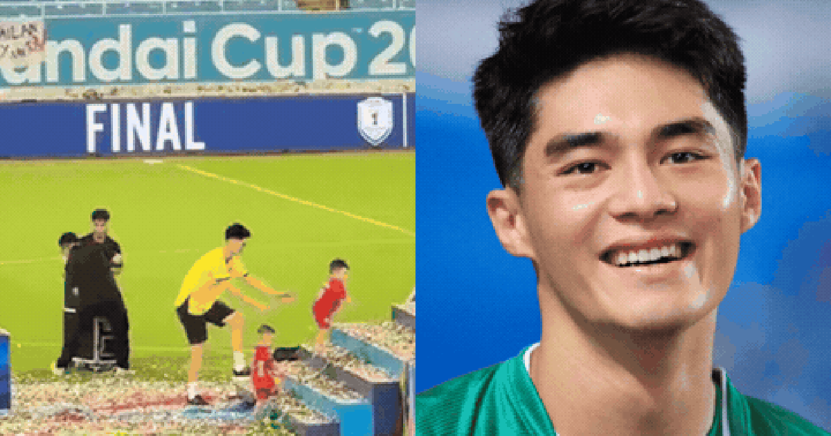“Thủ môn tuyển mình vất vả”: Hotboy Trần Trung Kiên vừa nâng cúp vô địch đã hoá người giữ trẻ, trông dàn “hot kids” ĐT Việt Nam siêu đáng yêu