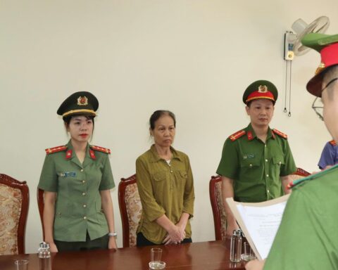 Ra quyết định khởi tố người phụ nữ làm bánh cuốn Tưởng Thị Hoè SN 1960
