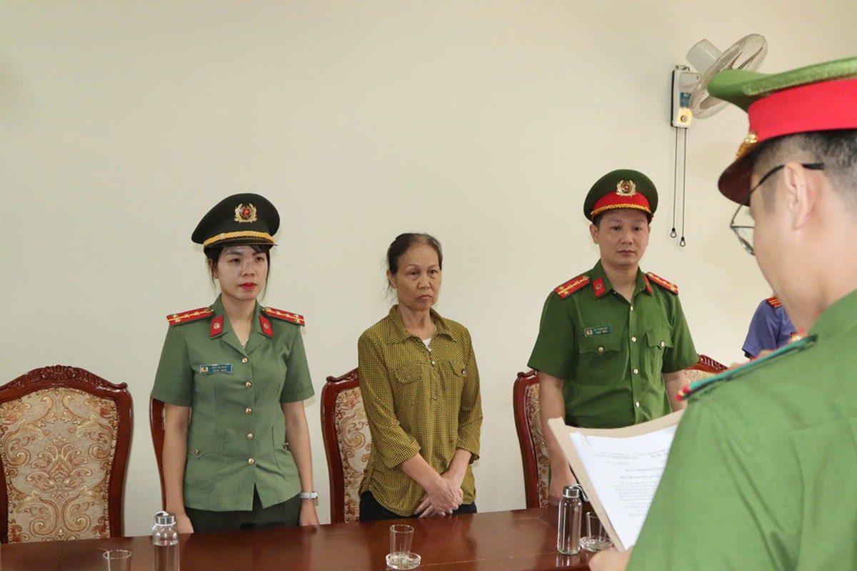 Ra quyết định khởi tố người phụ nữ làm bánh cuốn Tưởng Thị Hoè SN 1960
