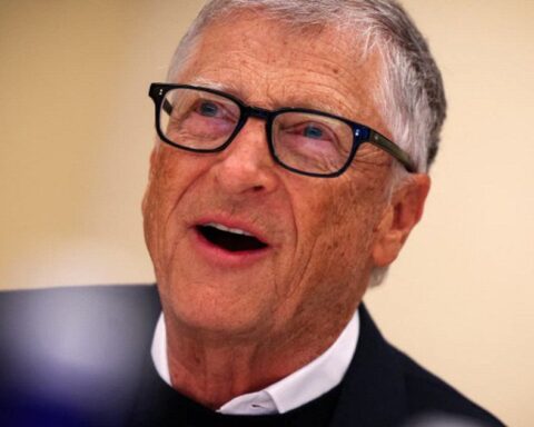 Tỷ phú Bill Gates đưa ra cảnh báo về AI: Hàng loạt công việc có thể biến mất trong 10 năm tới