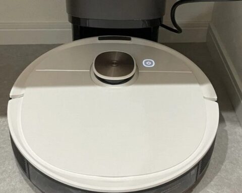 Bật robot hút bụi từ xa, chồng phát hiện bí mật của vợ: Thắng kiện rồi bất ngờ thành bị cáo