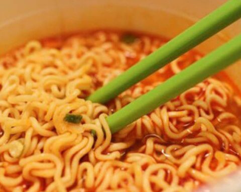 3 thói quen ăn mì tôm cần bỏ ngay