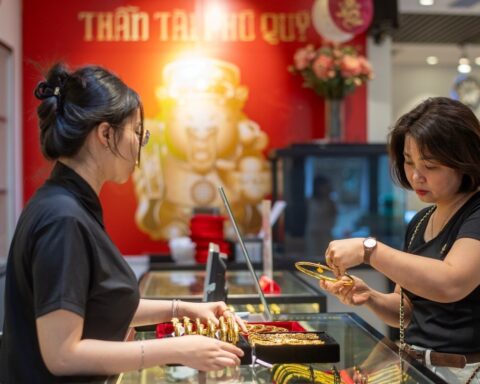 Giá vàng hôm nay 30/8: Đi ngang ở ngưỡng thấp