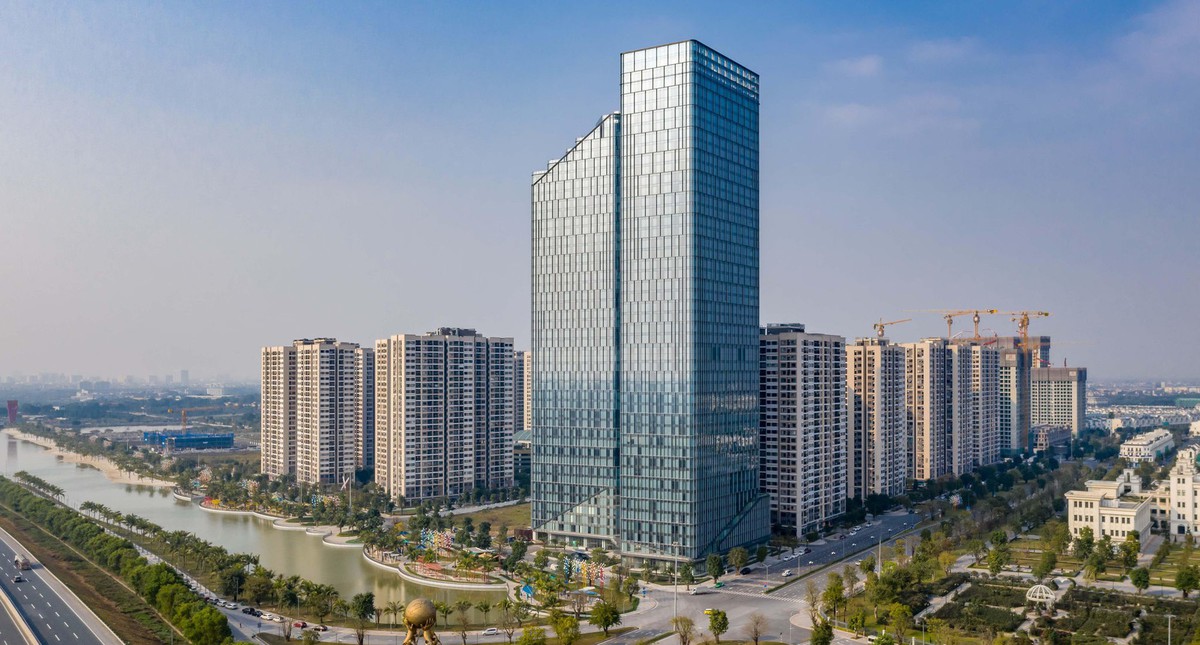 Tòa tháp gần 200m do Vingroup của tỷ phú Phạm Nhật Vượng xây dựng sở hữu 3.000 cảm biến, từng được vinh danh tại Mỹ, đạt tiêu chuẩn tương đương “đại bản doanh” của Apple, Intel