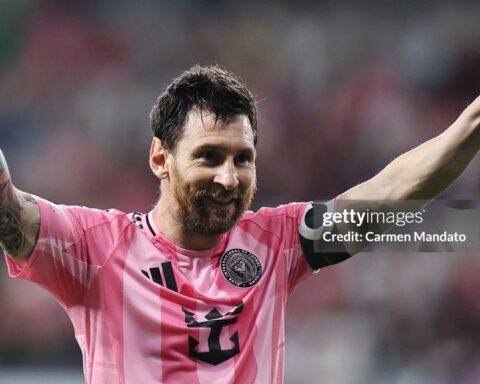 4 bàn thắng, 1 kiến tạo chỉ trong 1 trận đấu, Messi với bộ râu dài trở lại phong độ “huỷ diệt”, gắt gao bám đuổi Ronaldo trên cuộc đua 1.000 bàn thắng