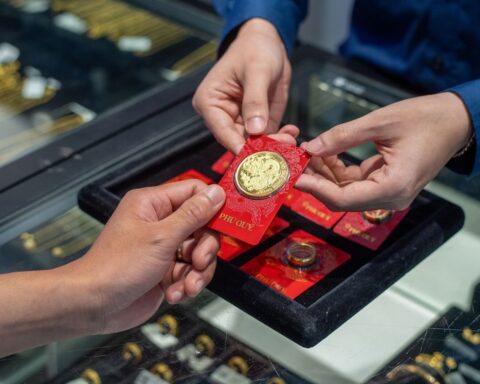 Giá vàng sáng nay: Vàng miếng đi ngang, vàng nhẫn có nơi bán gần 150 triệu đồng/lượng