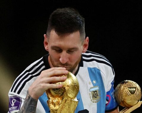 Messi từ giã đội tuyển Argentina