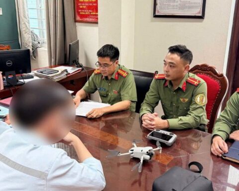 Phát hiện 1 vật thể bay không người lái ở độ cao 92m, Công an cửa khẩu Cảng HKQT Nội Bài làm việc với Lê Quý H. SN 1999