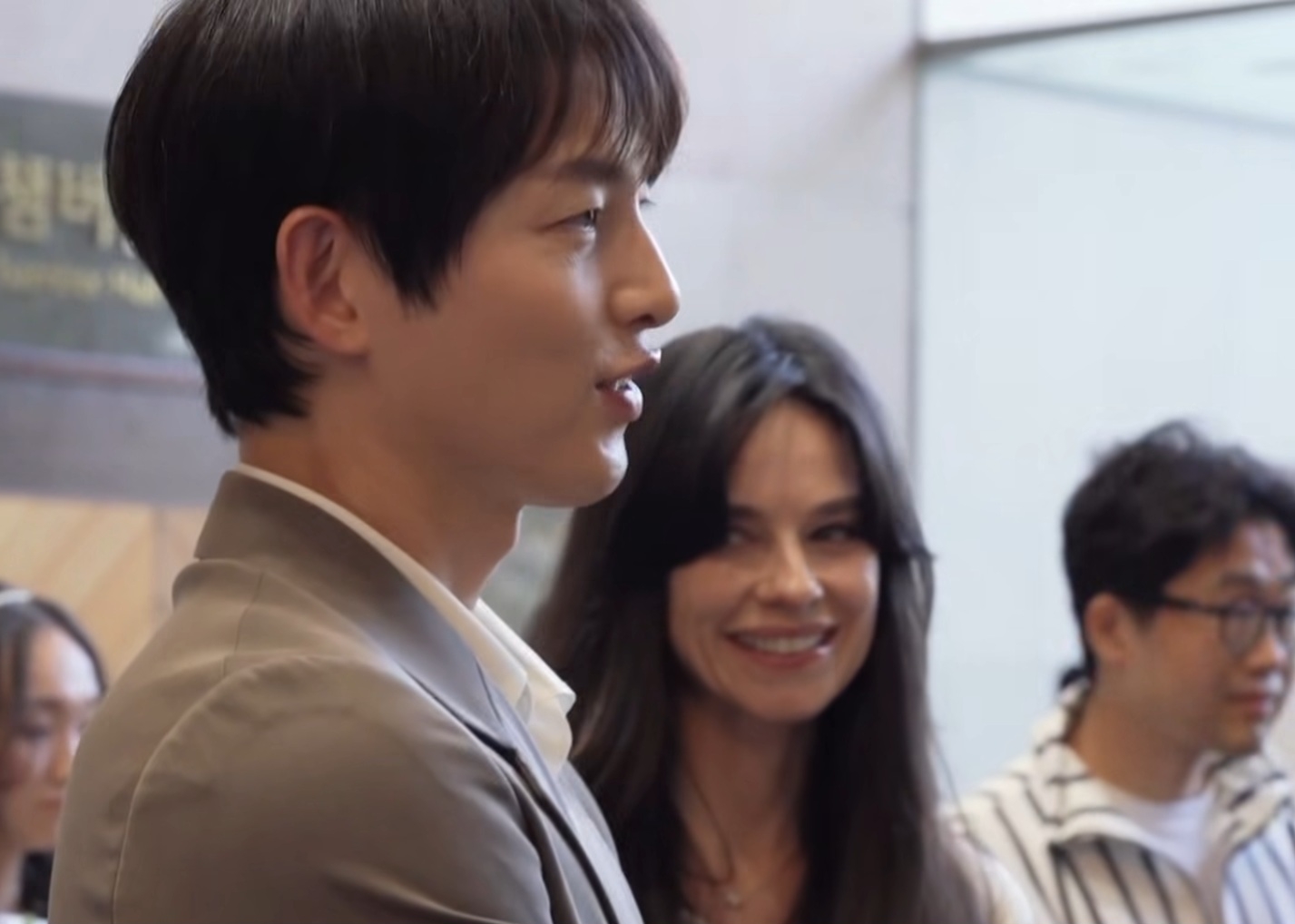 Vợ Song Joong Ki đùng đùng bỏ về Anh trước khi dính tin ly hôn- Ảnh 2.