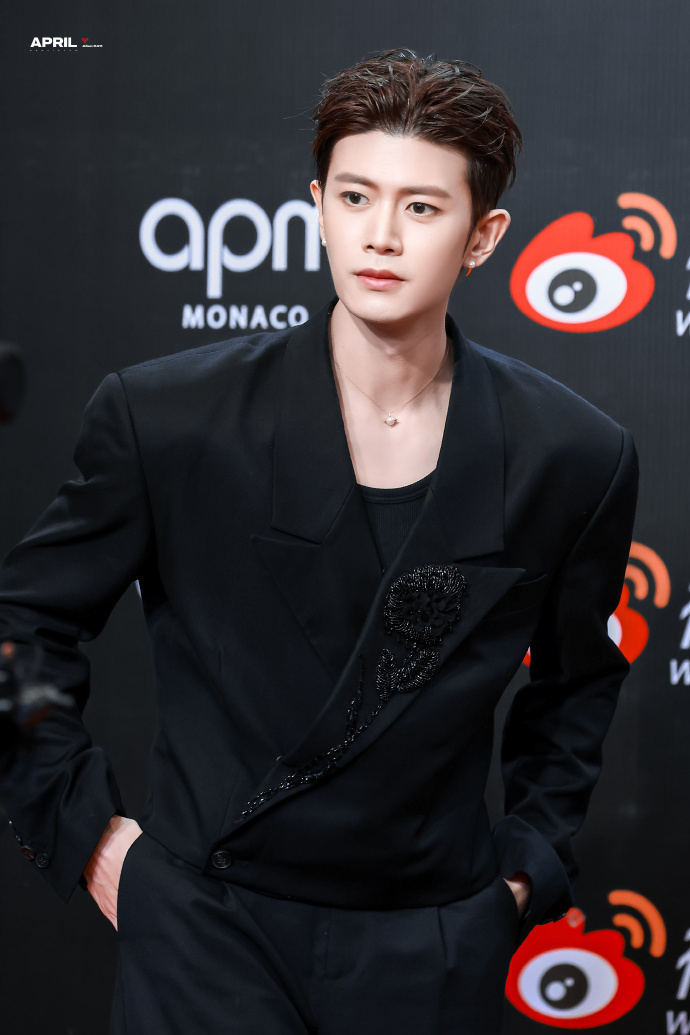 Chi Pu là nghệ sĩ Việt duy nhất bùng nổ visual trên thảm đỏ Gala Weibo, "chặt đẹp" Baifern Pimchanok nhạt nhòa sến sẩm - Ảnh 7.