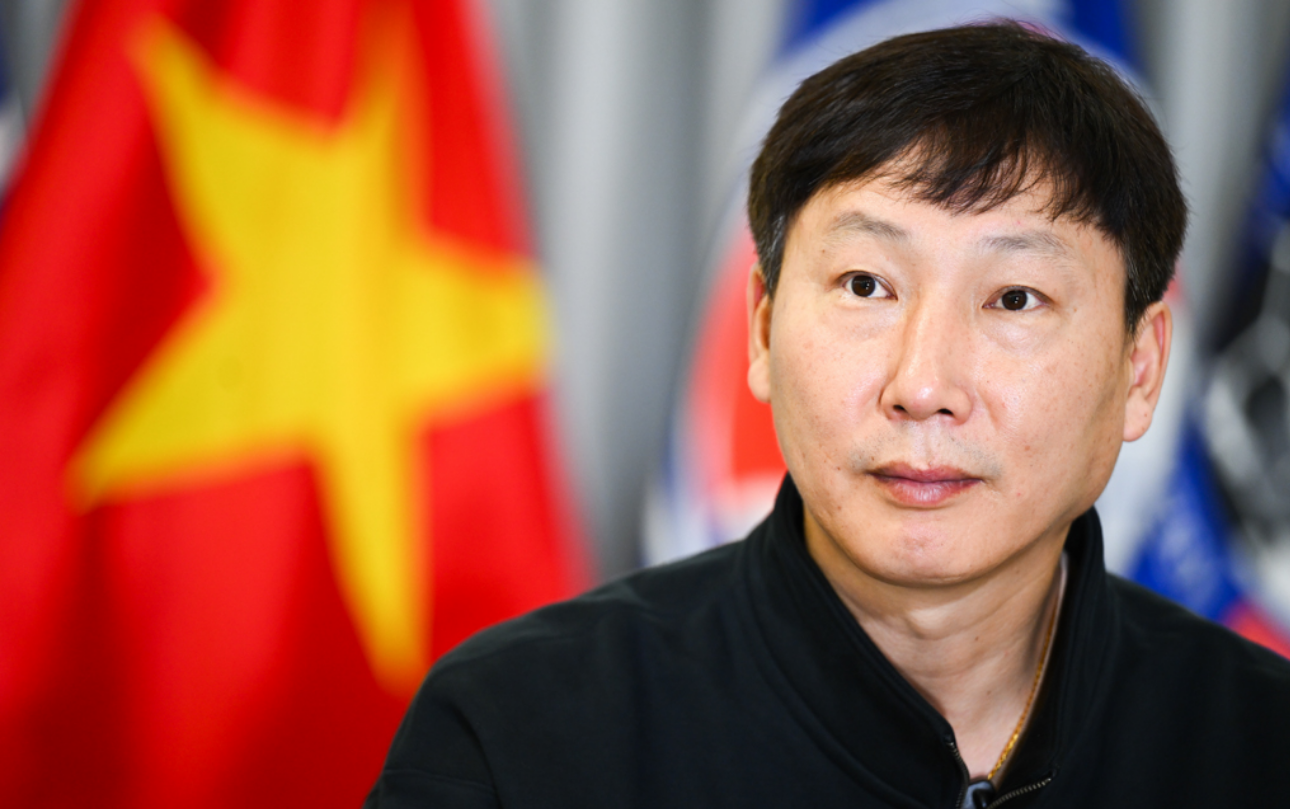 Vợ HLV Kim Sang-sik muốn sang Việt Nam sống, ông Kim trêu: “Giá nhà ở Hà Nội cao quá, chưa mua được”- Ảnh 2.